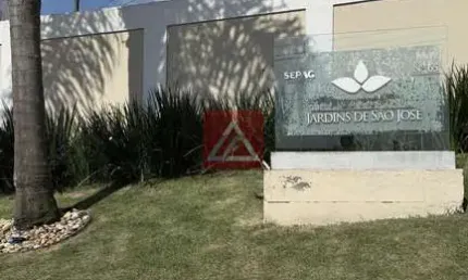 APARTAMENTO MOBILIADO DE TRÊS QUARTOS NA SERRARIA EM SÃO JOSÉ