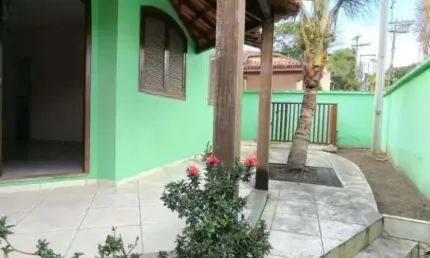 Casa Completa com Suíte Master, Piscina e Localização Privilegiada!