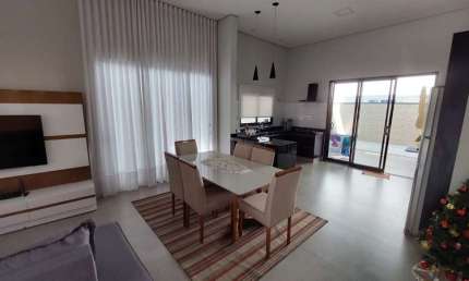 Casa com 3 quartos para alugar na Avenida Prefeito Jesuino Ruy, Residencial Central Parque, Salto por R$ 7.210
