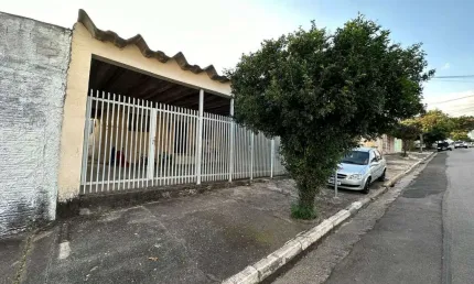 Casa com 3 quartos à venda na Rua Roque Lazzazera, 495, Jardim Santa Marta III, Salto por R$ 330.000