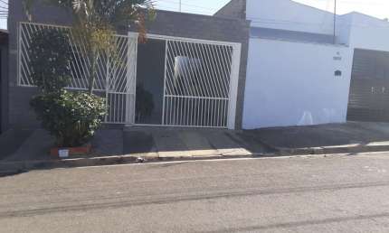 Casa com 2 quartos à venda na Rua André Dias de Almeida, 1991, Jardim Santa Efigênia, Salto por R$ 220.000