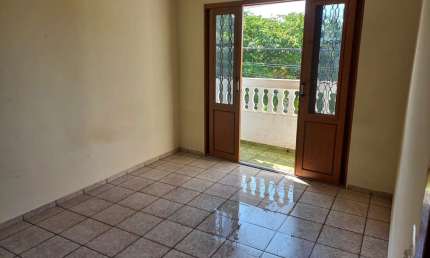 Casa com 2 quartos para alugar na Rua Tangarás, 108, Jardim Santa Lúcia, Salto por R$ 1.450