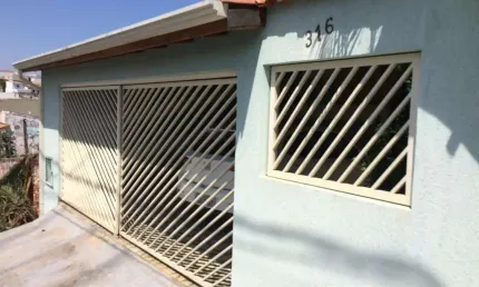 Casa com 3 quartos à venda na Rua Peróba, 316, Vila Flora, Salto por R$ 650.000