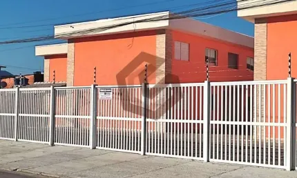Villágio térreo com quintal no coração do maitinga – rio da praia, bertioga/sp