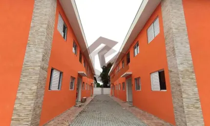 Villágio charmoso com 2 dormitórios – opções térrea com quintal pequeno!