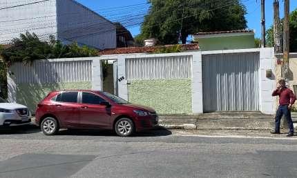 Casa com 3 quartos à venda na Avenida Gal  Francisco Figueiroa, 200, Areias, Recife