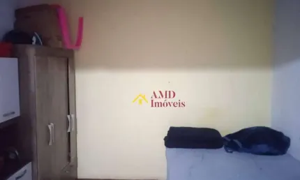 Casa à venda à 100 metros da Praça Parafuso na Vila Rezende