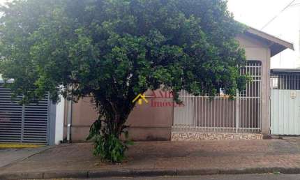 Casa à venda no Bairro Algodoal com 3 dormitórios, quintal grande.