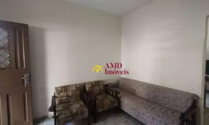 Casa térrea à venda na Vila Rezende, com mais 2 casinhas nos fundos, ambas com entradas independentes.