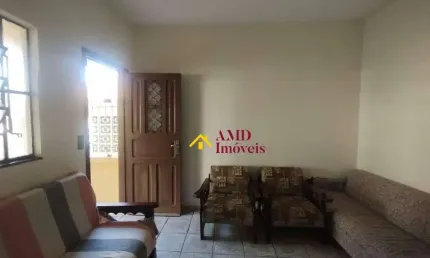 Casa térrea à venda na Vila Rezende, com mais 2 casinhas nos fundos, ambas com entradas independentes.