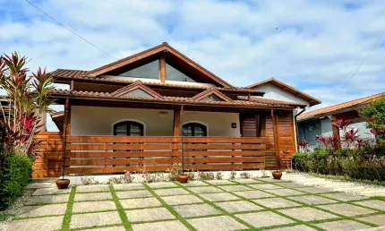 Casa em condomínio em Ubatuba, estuda apartamento em São José dos Campos como parte de pagamento.