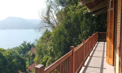 Excelente casa com 5 suítes na praia vermelha do sul ubatuba-sp