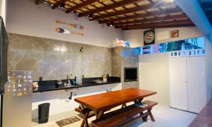 Apartamento em excelente estado, três ruas atrás da praia, reformado.