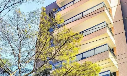 Apartamento com 132mts, 3 dormitórios sendo 1 suíte, 3 vagas no Alto de Pinheiros a 450m da Padaria Dona Deôla