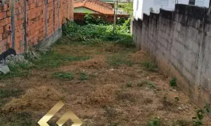 Meio lote com ótima localização no Jardim das Industrias!