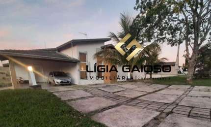 Excelente casa com mais de 260 m² de área construída 1.000 m² de terreno