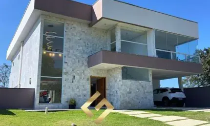 Imponente residência de alto padrão com 5 quartos e 5 suítes em condomínio exclusivo de Jambeiro-SP.