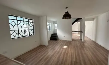 Casa tipo para venda com 2 quartos, sendo 1 suíte, 155m²