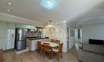 Apartamento de 70m², 2 dormitórios, 1 suíte, vaga de garagem, andar alto, armários planejados .