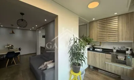 Apartamento de 65m², 3 dormitórios, 1 suíte, marcenaria, 2  vaga de garagem.