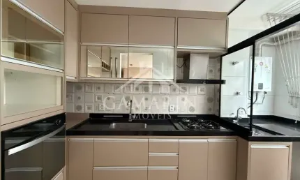 Apartamento de 50m², 2 dormitórios, 1 suíte, marcenaria em todos os cômodos, vaga de garagem.