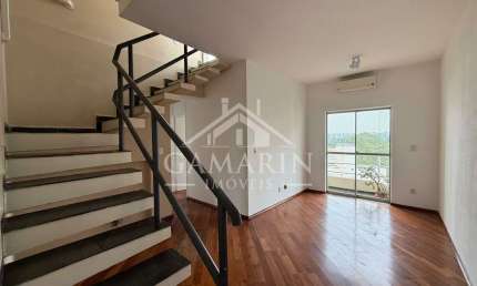 Cobertura de 138m², 4 dormitórios, 1 suíte, piscina, vaga de garagem, em condominio fechado.