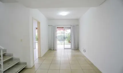 Linda casa no condomínio reserva olga ótima localização pronto para morar