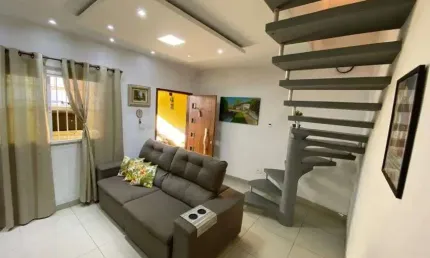 Casa Triplex com área gourmet e vaga em Santa Catarina- SG