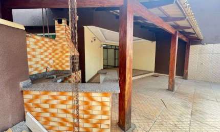 Sobrado com 4 quartos e piscina com churrasqueira no Setor Nova Suíça