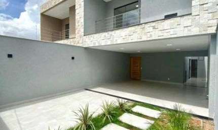 Sobrado com 3 suítes plenas, piscina e churrasqueira à carvão