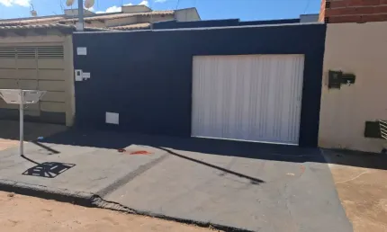 Casa Térrea, 113m² com 2 quartos, sendo 1 suíte, com quintal amplo em Trindade