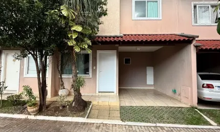 Sobrado com 115m², 3 quartos sendo 1 suíte em condomínio fechado no parque amazônia, goiânia