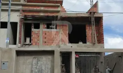 Sobrado com 3 Quartos e Suíte à Venda no Capão Raso