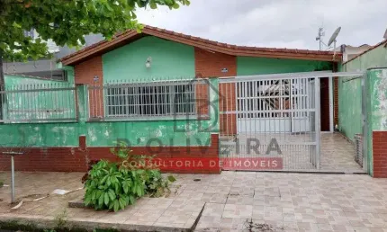 Casa à venda com 3 quartos a 600 metros da praia no Bairro São João Batista - Peruíbe - SP