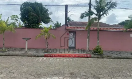 Casa com piscina e área gourmet à venda no Balneário Oásis - Peruíbe - SP