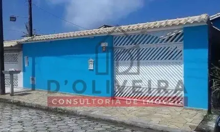 Casa térrea com piscina à venda na Estancia São José - Peruíbe - SP