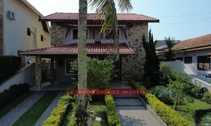Sobrado com piscina e 4 suítes à venda no condomínio Bougainvillée III - Peruíbe - SP