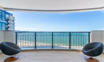 Apartamento Frente Mar Decorado e Equipado em Balneário Camboriú