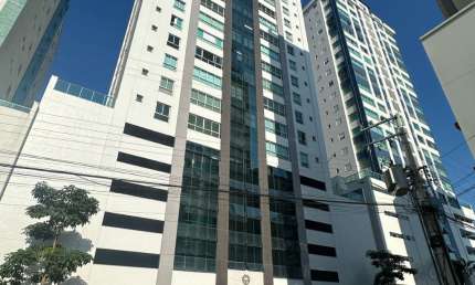 Apartamento no Centro de Balneário Decorado e Equipado
