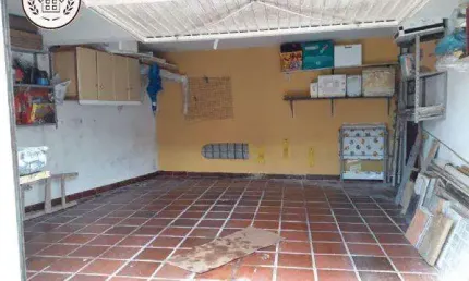 Casa para Venda em São Roque, Vila Aguiar, 4 dormitórios, 1 suíte, 4 banheiros, 2 vagas