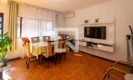 Casa para Aluguel - Cavalhada, 2 Quartos,  200 m² - Porto Alegre