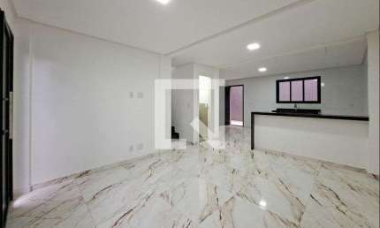 Casa para Aluguel - Vila Tupi, 3 Quartos,  111 m² - Praia Grande