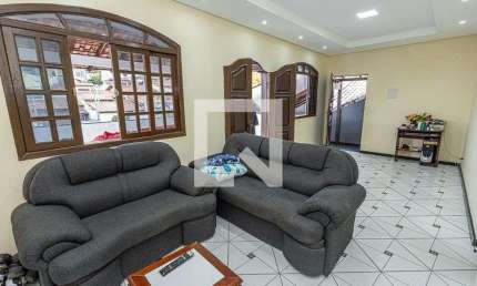 Casa para Aluguel - Heliópolis, 3 Quartos,  230 m² - Belo Horizonte