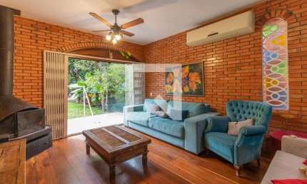 Casa para Aluguel - Guarujá, 4 Quartos,  1000 m² - Porto Alegre