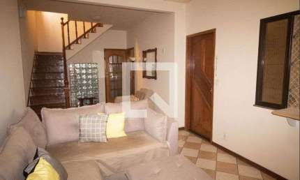 Casa para Aluguel - Olaria, 4 Quartos,  270 m² - Rio de Janeiro