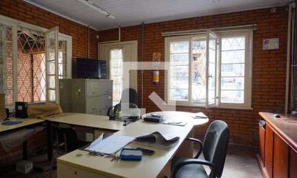 Casa para Aluguel - Independência, 1 Quarto,  600 m² - Porto Alegre