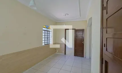 Casa para Aluguel - Concórdia, 3 Quartos,  419 m² - Belo Horizonte