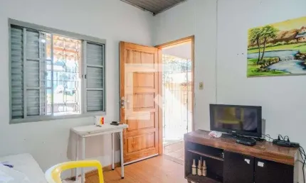 Casa para Aluguel - Nonoai, 1 Quarto,  1000 m² - Porto Alegre