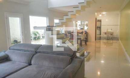 Casa para Aluguel - Vila Carrão, 3 Quartos,  470 m² - São Paulo