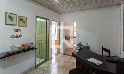 Casa para Aluguel - Dom Bosco, 2 Quartos,  90 m² - Belo Horizonte